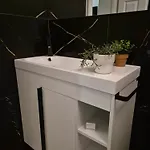 Carol Penthouse -outside Jacuzzi And Barbeque- 10 Min To The Christmas Market Διαμέρισμα Κραϊόβα
