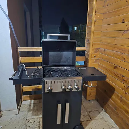 Carol Penthouse -outside Jacuzzi And Barbeque- 10 Min To The Christmas Market Craiova
