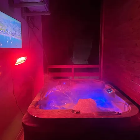 公寓 Carol Penthouse -outside Jacuzzi And Barbeque- 10 Min To The Christmas Market