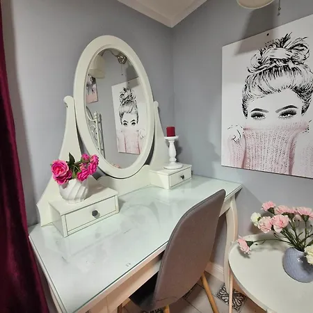 Апартамент Carol Penthouse -outside Jacuzzi And Barbeque- 10 Min To The Christmas Market