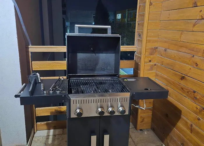 Carol Penthouse -outside Jacuzzi And Barbeque- 10 Min To The Christmas Market Craiova