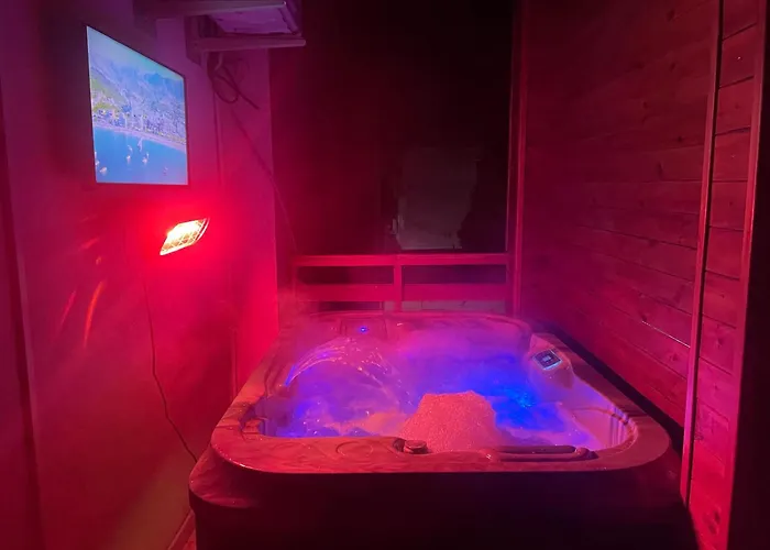 公寓 Carol Penthouse -outside Jacuzzi And Barbeque- 10 Min To The Christmas Market